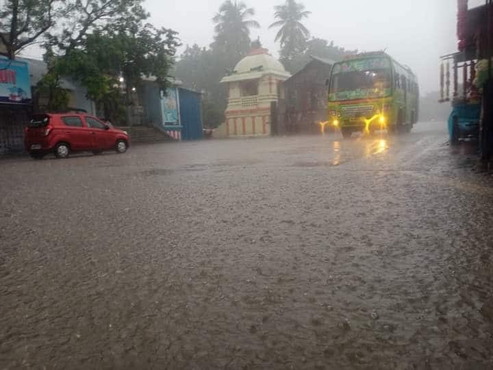 Heavy rains in Thiruvarur district as northeast monsoon begins திருவாரூரில் விடிய விடிய கொட்டித்தீர்த்த கனமழை...!