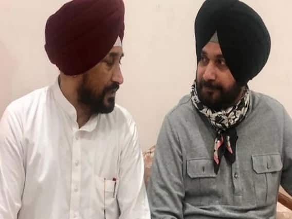 Navjot Singh Sidhu ने चरणजीत सिंह चन्नी के खिलाफ फिर खोला मोर्चा, कहा- चुनाव से पहले दिया जा रहा 'लॉलीपॉप' Navjot Singh Sidhu ने चरणजीत सिंह चन्नी के खिलाफ फिर खोला मोर्चा, कहा- चुनाव से पहले दिया जा रहा 'लॉलीपॉप'