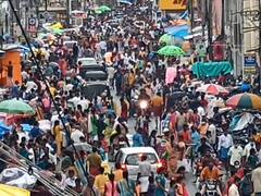 தீபாவளி பண்டிகையை முன்னிட்டு பொருட்களை வாங்க குவிந்த மக்களால் திணறியது தஞ்சாவூர்