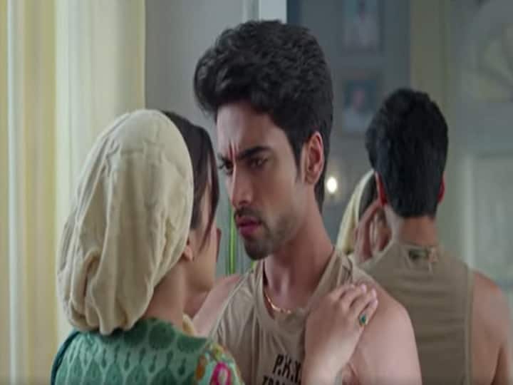 Viral Video: क्या आपने देखा गिरते-पड़ते सिंदूर लगाने का यह खास अंदाज, मजेदार वीडियो वायरल Thapki Pyaar Ki Viral Video actor applies sindoor to actress in unique style left netizens amazed Viral Video: क्या आपने देखा गिरते-पड़ते सिंदूर लगाने का यह खास अंदाज, मजेदार वीडियो वायरल