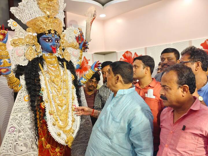 বৃহস্পতিবার কালীপুজো। রাতভর বোলপুরের তৃণমূল কার্যালয়ে হবে মাতৃ আরাধনা।