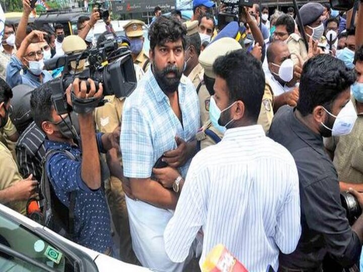 Joju George Car Attacked:  மக்கள் பாதிக்கப்படுறாங்க...! நியாயம் கேட்ட தனுஷ்பட நடிகரின் கார் கண்ணாடி உடைப்பு