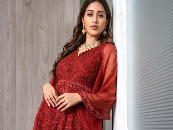 Nivetha Pethuraj Photos: దీపావళి శోభతో మెరిసిపోతున్న నివేదా పేతురాజ్ Nivetha Pethuraj Photos: దీపావళి శోభతో మెరిసిపోతున్న నివేదా పేతురాజ్