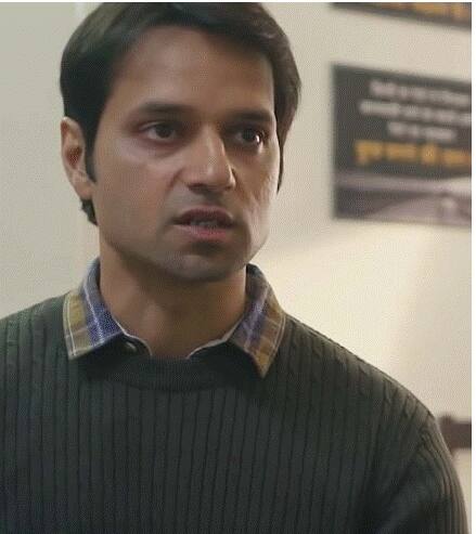 अक्कड़ बक्कड़ रफू चक्कर 3 नवंबर को प्राइम वीडियो पर रिलीज के लिए पूरी तरह से तैयार है. ये दो दोस्तों की कहानी है जो बैंक खोलकर लोगों को लूटने का काम करते हैं. ये 10 एपिसोड की वेब सीरीज मंदिरा बेदी के दिवंगत पति राज कौशल द्वारा निर्देशित और डायरेक्ट की गई है.