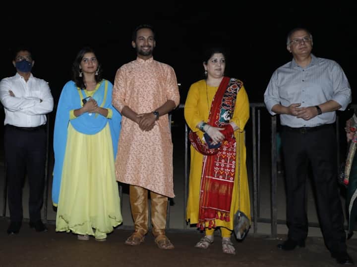 महाराष्ट्र नवनिर्माण सेनेने आयोजित केलेल्या दीपोत्सवात ऋता आणि अंजिक्यने हजेरी लावली होती.