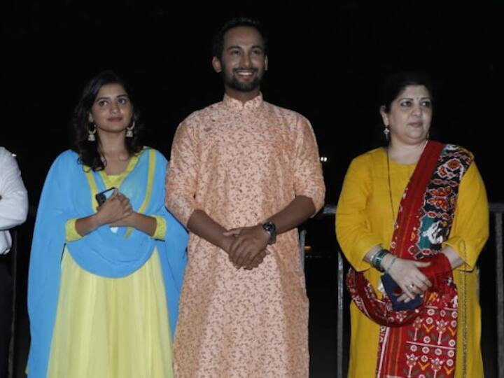 इंद्रा आणि दिपू म्हणजेच अभिनेता अजिंक्य राऊत आणि अभिनेत्री ऋता दुर्गुळे यांनी नुकतीच राज ठाकरेंची भेट घेतली आहे.