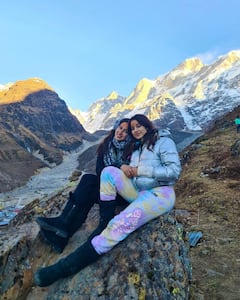 Janvi-sara Alikhan Photos: తీర్థయాత్రల్లో మునిగితేలుతున్న జాన్వీ-సారా