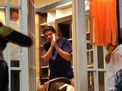 In Pics : राज ठाकरेंनी कृष्णकुंजच्या बाहेर येत स्वीकारल्या कार्यकर्त्यांच्या शुभेच्छा