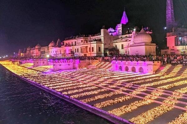 దీపకాంతులతో వెలిగిపోతున్న రామజన్మభూమి