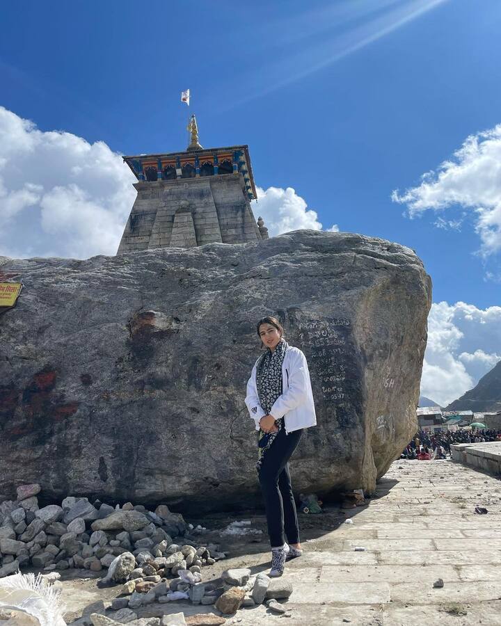 కేదార్ నాథ్ లో జాన్వీ-సారా  (Image credit: Instagram)