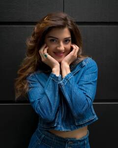 Mehreen Pirzada Photos: చిక్కిన చక్కనమ్మా... అందాల బొమ్మ మెహ్రీన్