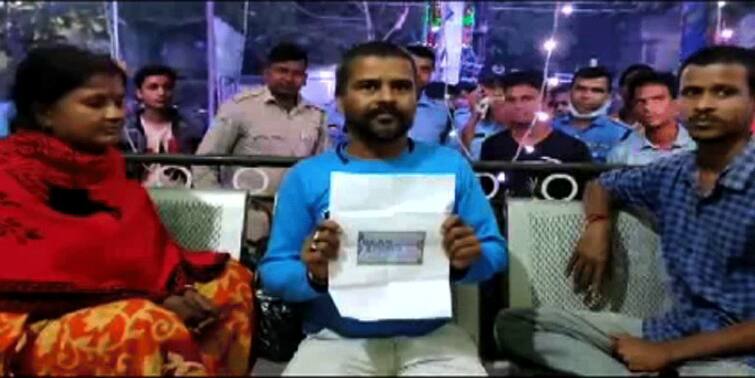 Malda tea sellers cum ticket vendor wins lottery of Rs 1 crore Malda News: বিক্রি না হওয়া টিকিটে খুলল ভাগ্য, ১ কোটি টাকার বাজিমাৎ লটারি বিক্রেতার