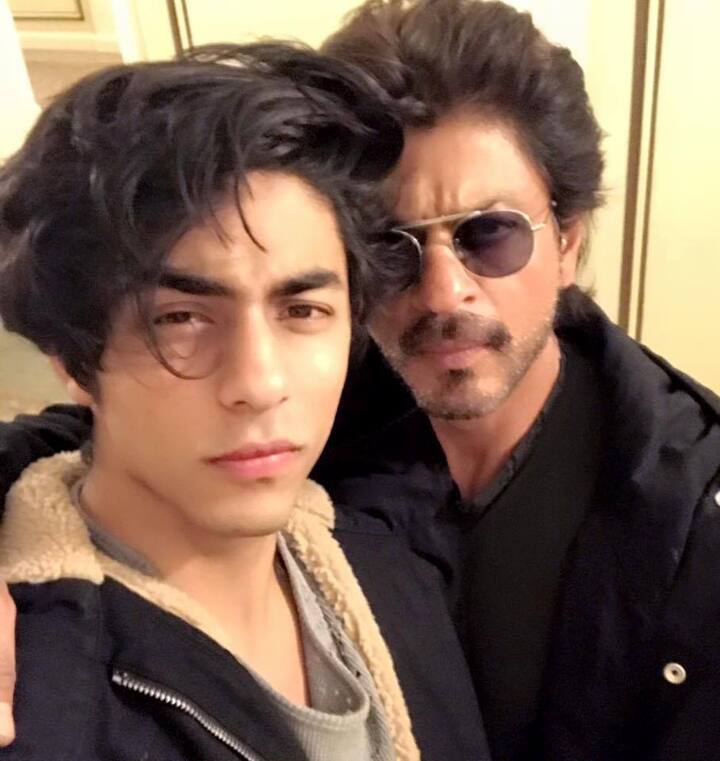 शाहरूख आणि गौरीची आर्यन, अबराम आणि सुहाना ही मुलं आहेत.  (Photo:@IamSRK/FB)