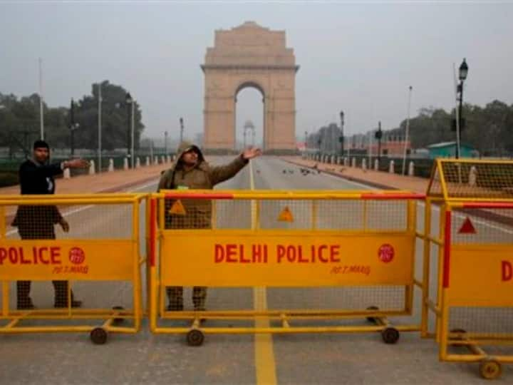 Delhi Police issued more than 100 challans for violation of Covid norms on Diwali Delhi News: दिल्ली पुलिस ने दिवाली पर कोरोना नियमों का उल्लंघन करने वालों पर की कार्रवाई, काटे इतने चालान