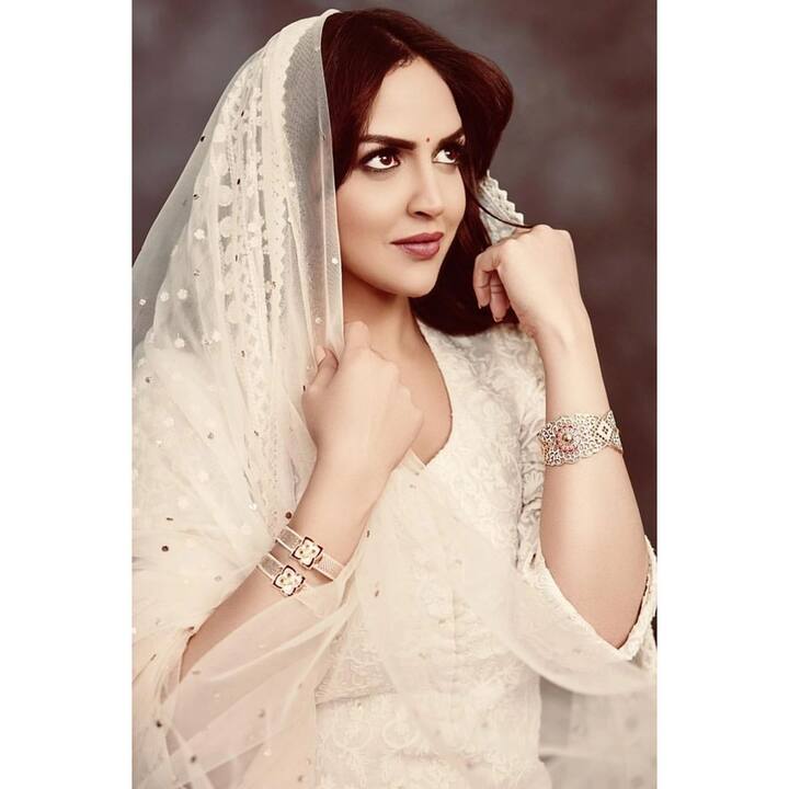 बॉलिवूड अभिनेत्री हेमा मालिनी आणि त्यांच्या मुलांचं बॉलिवूड करिअरसोबतच त्यांचं खासगी आयुष्य सुद्धा खूप चर्चेत असतं. (Photo: imeshadeol/ig)