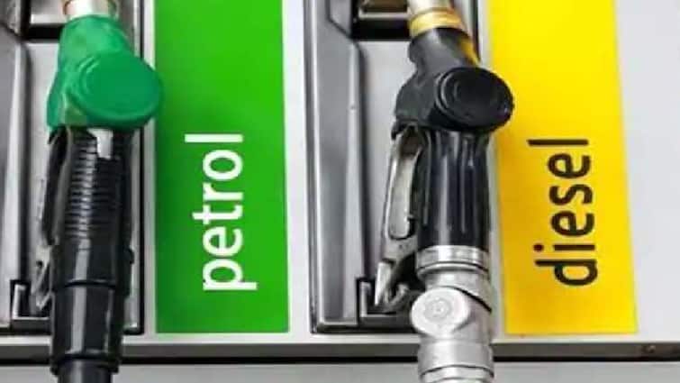 Petrol diesel hike updates central govt decides to decrease petrol rate by 5 and diesel rate by 10 rs Petrol-Diesel :  नागरिकांना केंद्र सरकारची दिवाळी भेट, पेट्रोल 5 रुपयांनी तर डिझेल 10 रुपयांनी स्वस्त