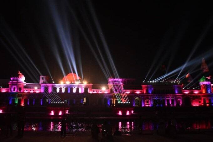దీపకాంతులతో వెలిగిపోతున్న రామజన్మభూమి