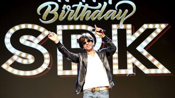 Shahrukh Khan च्या मन्नतवर आकर्षक रोषणाई! दिवाळी आणि शाहरुखच्या जन्मदिनाचं निमित्त!