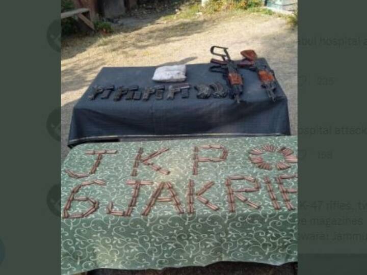 Jammu Kashmir News: Security forces and police recovered 2 AK-47 Rifles, 4 Pistols and magazines from the house of two over-ground workers in Kupwara ANN Jammu Kashmir: कुपवाड़ा में सुरक्षाबलों के ऑपरेशन में 2 एके-47, चार पिस्टल और मैग्जीन बरामद,  एक ओवर-ग्राउंड वर्कर गिरफ्तार