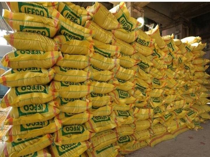 Fertilizer Price increase How can potash fertilizer, which was available at Rs 900 last month, be sold at Rs 1,800 today? Farmers questions Fertilizer Price : गेल्या महिन्यात 900 रुपयात मिळणारं पोटॅश खत आज 1800वर कसं? शेतकऱ्यांचे सवाल
