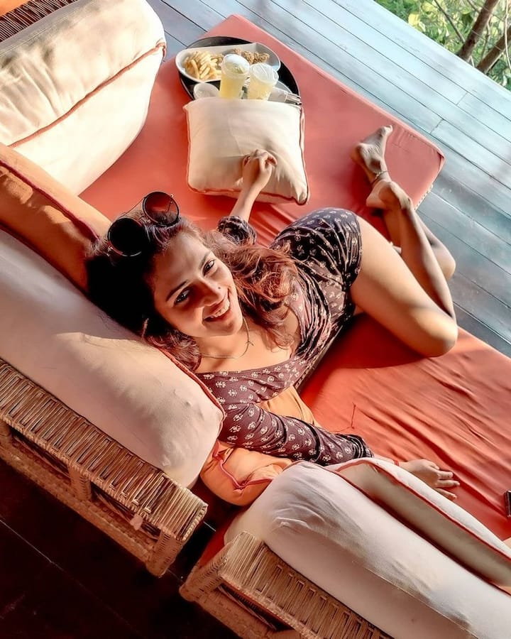 రీసెంట్ గా 'ఆహా' యాప్ లో ఈమె నటించిన 'కుడి ఎడమైతే' అనే వెబ్ సిరీస్ విడుదలైంది.(Courtesy : Instagram)