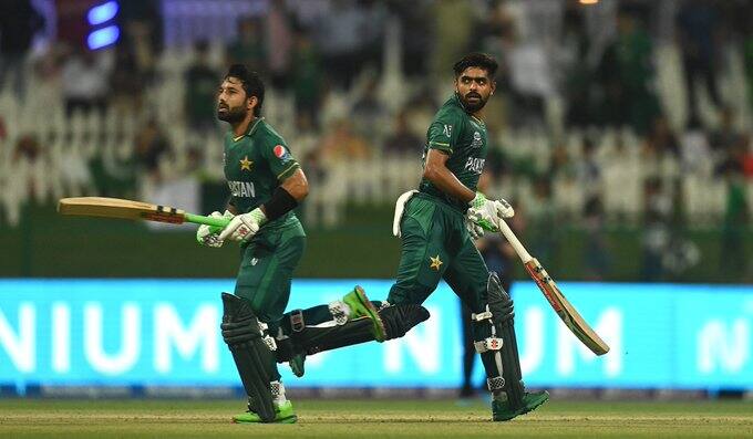 T20 Worldcup 2021 Big blow for Pakistan ahead of semi final with Australia Rizwan, Malik miss training with mild flu T20 Worldcup 2021: సెమీస్‌కు ముందు పాక్‌కు షాక్‌! రిజ్వాన్‌, మాలిక్‌కు ఫ్లూజ్వరం.. కొవిడ్‌ టెస్టుల్లో ఏం తేలిందంటే!