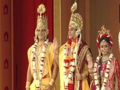 Ayodhya Deepotsav 2021: शुरू हुआ भव्य दीपोत्सव, सीएम योगी बोले- हर साल नई ऊंचाइयों को छू रहा है कार्यक्रम 