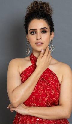 In Pics: கண்களால் கைது செய்யும் சானியா மல்கோத்ரா