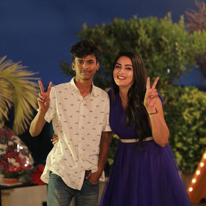 బిగ్ బాస్ కి వెళ్లొచ్చాక హిమజకు ఫ్యాన్ ఫాలోయింగ్ బాగా పెరిగింది. యూట్యూబ్ లో దూసుకెళ్తోంది ఈ బ్యూటీ. (Image credit: Instagram)