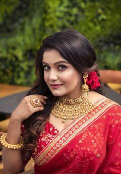 Sayantani Guhathakurta: দীপাবলির সাজে নজরকাড়া সায়ন্তনী, জানালেন কেমন ছিল তাঁর ছেলেবেলার কালীপুজো