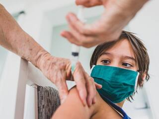 Surat: એક જ પરિવારના 5 સભ્યોને કોરોના, રસીના બંને ડોઝ લીધા હોવા છતાં કોરોના થતાં ખળભળાટ, ત્રણ વર્ષનાં ટ્વિન્સ પણ ભોગ બન્યાં