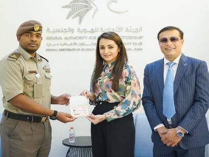 Tamil actress trisha  have received the golden visa நடிகை திரிஷாவுக்கு கோல்டன் விசா: முதன்முறையாக தமிழ் நடிகைக்கு பெருமை சேர்த்த அமீரகம்!
