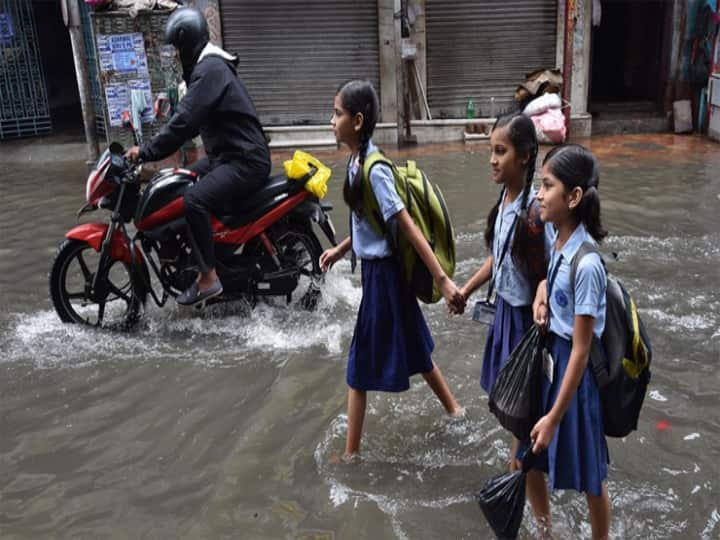 rain update: schools leave in 20 districts School Leave | விடிய விடிய கொட்டித்தீர்த்த மழை... எந்த மாவட்டங்களிலெல்லாம் பள்ளிகளுக்கு விடுமுறை தெரியுமா?