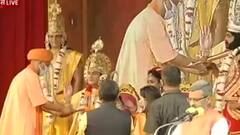 Ayodhya Deepotsav: CM Yogi ने किया भगवान राम-सीता का राज्याअभिषेक। HINDI NEWS