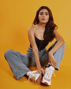 Shalini Pandey Photos: సన్నజాజిలా మారిన షాలినీ పాండే