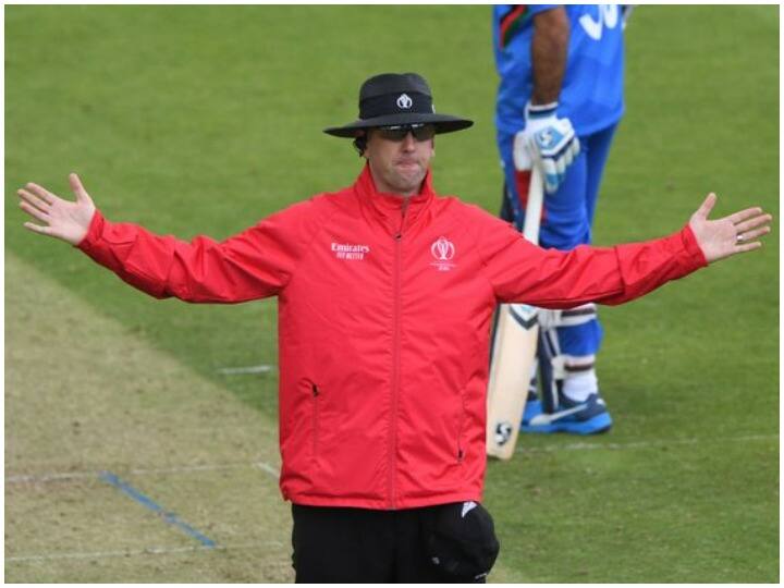 ICC said Umpire Michael Gough not to be appointed in any matches during the ICC T20 World Cup 2021  T20 WC: अंपायर Michael Gough को बायो बबल के उल्लंघन की मिली 'सजा', टी20 वर्ल्ड कप में नहीं कर पाएंगे अंपायरिंग