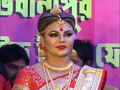 Rakhi Sawant: লাল বেনারসী, বাংলা গানে নাচ, কলকাতায় এসে রাখী সাওয়ন্ত যেন বঙ্গকন্যা