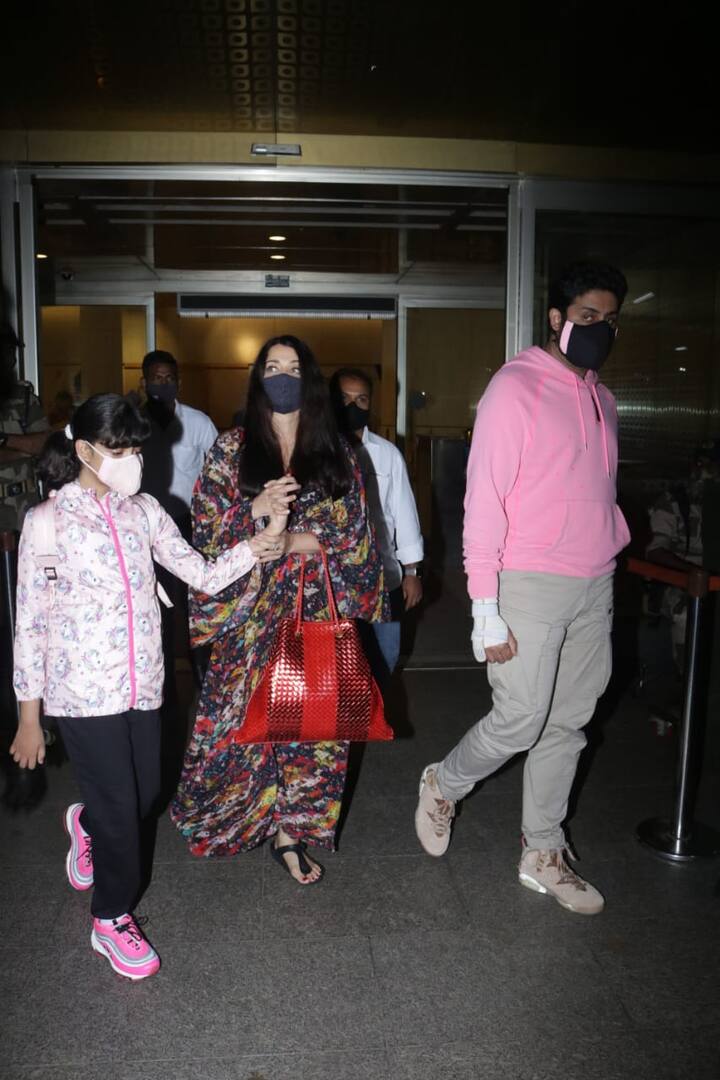 अभिषेक बच्चन के लुक की बात करें तो अभिषेक पिंक स्वेटशर्ट और ग्रे पैंट में दिखे. तो आराध्या ने ब्लैक पैंट और कलरफुल जैकेट कैरी की थी.