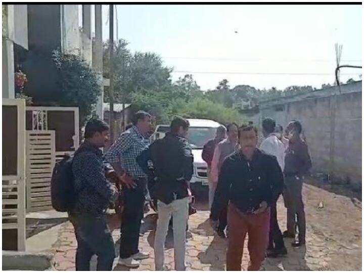 Head constables house raided in Jabalpur property worth Rs 4.39 crore recovered Jabalpur News: हेड कांस्टेबल के घर और फार्महाउस पर लोकायुक्त ने मारा छापा, 4.39 करोड़ रुपये की संपत्ति बरामद