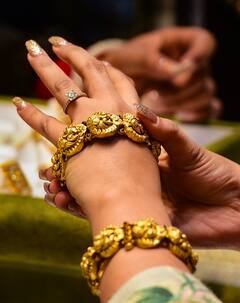 Diwali 2021 : করোনাকালেও দেশজুড়ে কেমন কাটল ধনতেরস উৎসব? কতটা ভিড় সোনার দোকানে?