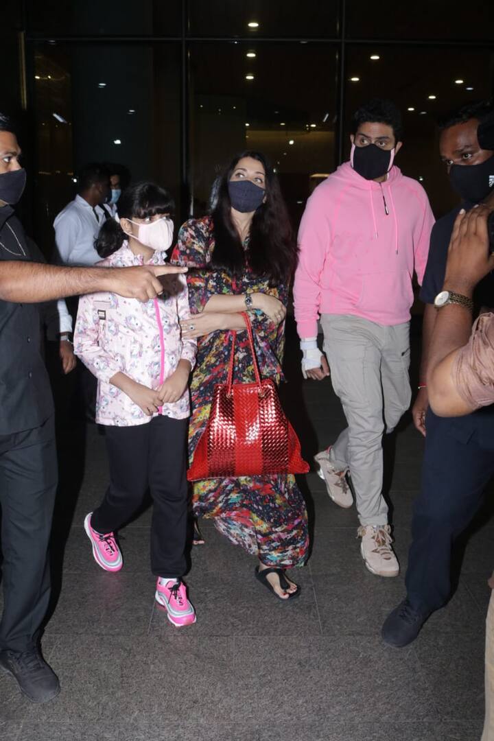 बच्चन परिवार एक साथ मिलकर हर त्यौहार सेलिब्रेट करता है. लिहाजा दीवाली से ठीक पहले ऐश्वर्या, अभिषेक और आराध्या मुंबई परिवार के साथ दीवाली मनाने के लिए पहुंचे.