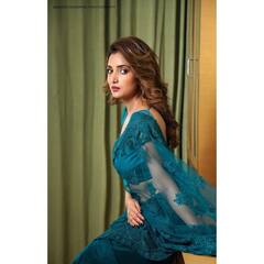 PHOTO : सौंदर्याची खाण; मोरपंखी रंगाच्या साडीत खुललं रुपालीचं सौंदर्य!