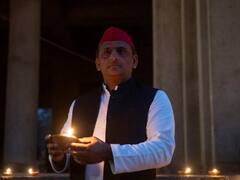 Diwali 2021: अखिलेश यादव ने जलाया दीया, ट्वीट कर कहा- 'आइये जलाएं एक 'किसान स्मृति दीप'