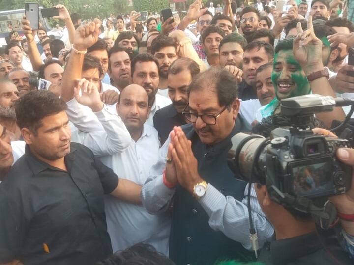 Ellenabad bypoll, Abhay Chautala ready to resign again in favor of Farmer Protest ਕਿਸਾਨਾਂ ਨੂੰ ਮਿਲਣ ਲਈ ਸਿੰਘੂ ਤੇ ਟਿੱਕਰੀ ਬਾਰਡ ਜਾਣਗੇ ਅਭੈ ਚੌਟਾਲਾ, ਅੰਦੋਲਨ ਲਈ ਮੁੜ ਅਸਤੀਫਾ ਦੇਣ ਨੂੰ ਤਿਆਰ