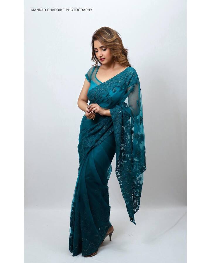 रुपालीने तिच्या इन्स्टाग्राम अकाऊंटवर नुकतेच साडीतले काही फोटो शेअर केले आहे. (Photo Instagram @rupalibhosle)