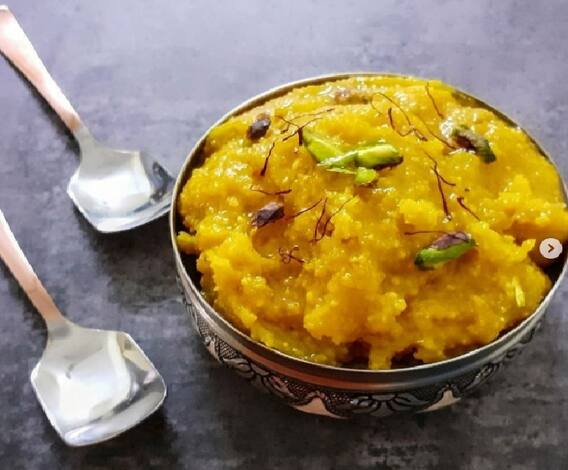 Diwali 2021: दिवाली के खास मौके पर घर में बनाएं मूंग दाल का हलवा, जानें बेहद आसान रेसिपी Diwali 2021: दिवाली के खास मौके पर घर में बनाएं मूंग दाल का हलवा, जानें बेहद आसान रेसिपी