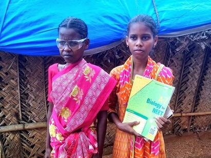 Malasar tribal student Sanghavi has won the NEET exam நீட் தேர்வில் வெற்றி பெற்று மலசர் பழங்குடியின மாணவி சங்கவி அசத்தல்..!