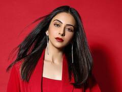 Rakul Preet Singh: గుచ్చే గులాబీలా... వెలుగిచ్చే మతాబులా ఉన్న రకుల్...