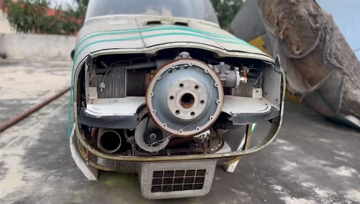 एकीकडे सायन्स सेंटरच्या इमारतीत प्रात्यक्षिकांच्या माध्यमातून अनौपचारिक अध्यापनाला चालना देत असताना केंद्राने अडीच एकर जागेवर विज्ञान उद्यान उभारले आहे. पार्कमध्ये सिद्धांत-आधारित कंपन, गणित, संवेदना, गुरुत्वाकर्षण, संगीत, ध्वनी आणि बरेच काही यावर 58 प्रात्यक्षिके आहेत.