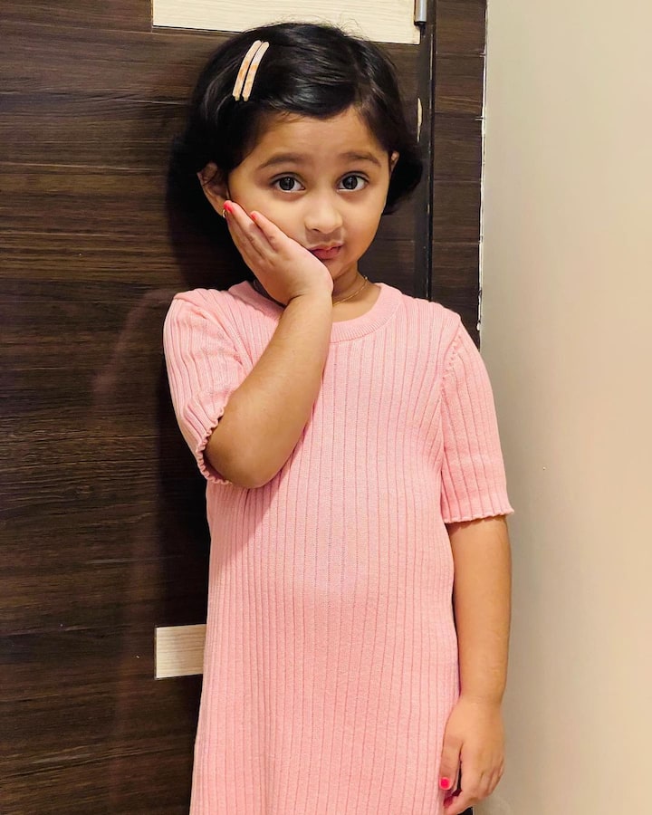 मायराचे इन्स्टाग्रामवर 276k फॉलोअर्स आहेत, मायराचे क्युट फोटो पाहून नेटकरी कॉमेंट्सचा वर्षाव करत असतात..(photo: _world_of_myra_official/IG)